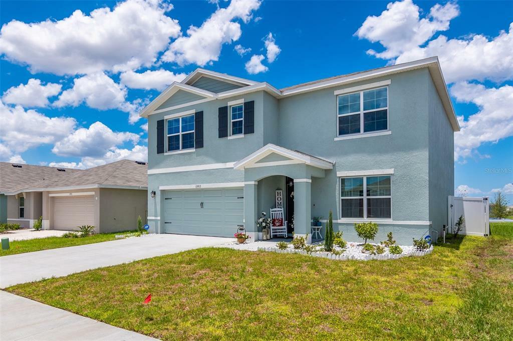 Property Photo:  13913 Smiling Daisy Place  FL 33579 