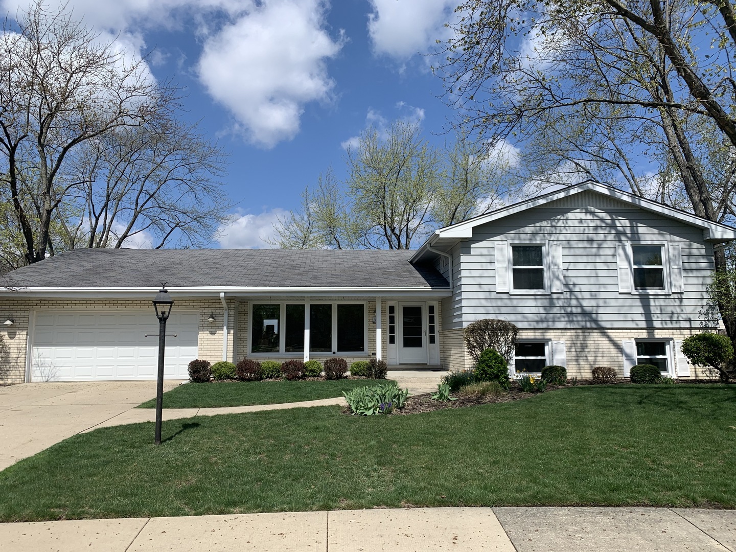 Property Photo: 1062 Galway Court IL 60062