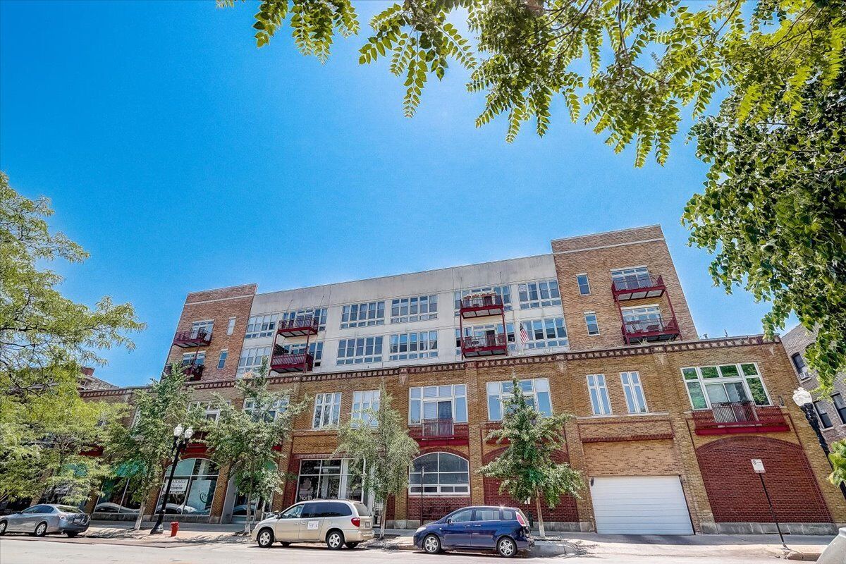 Property Photo: 1225 W Morse Avenue 304 IL 60626
