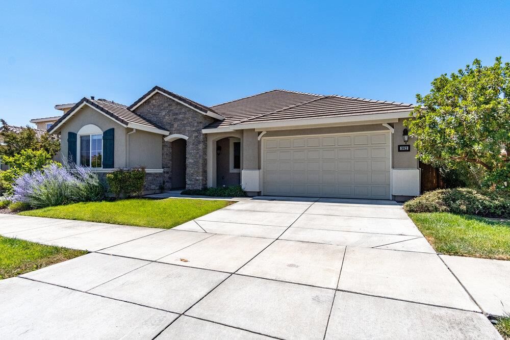 Property Photo:  862 Geronimo Street  CA 95020 