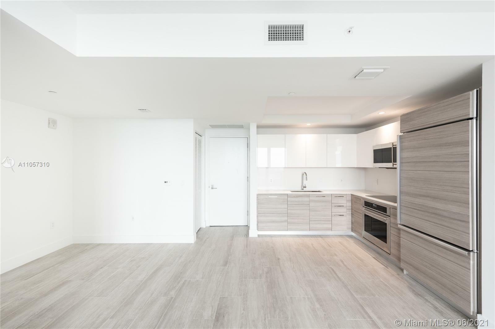 Property Photo: 121 NE 34th St 2712 FL 33137