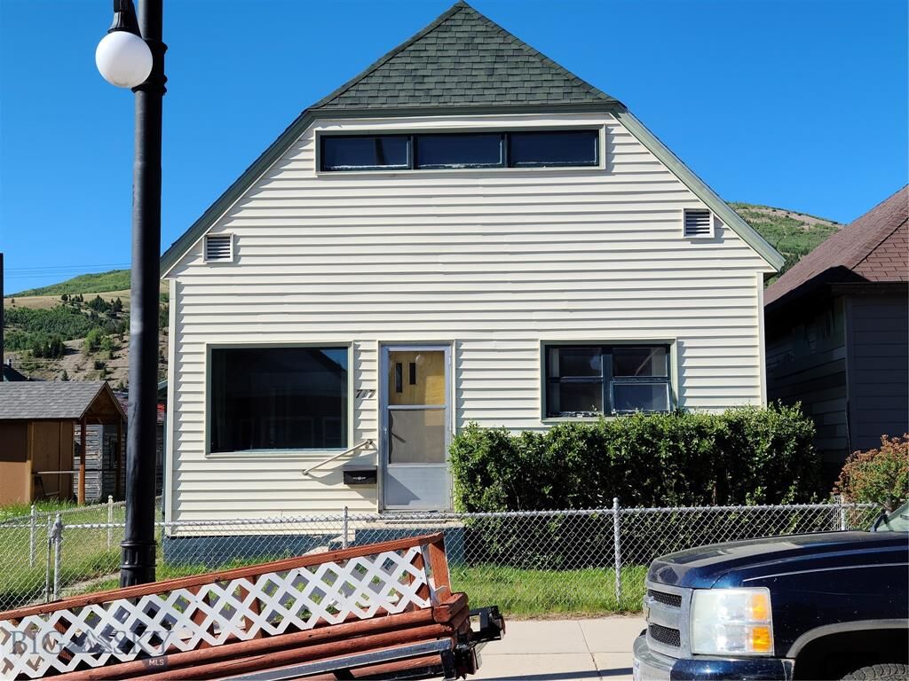 Property Photo: 717 E 3rd MT 59711
