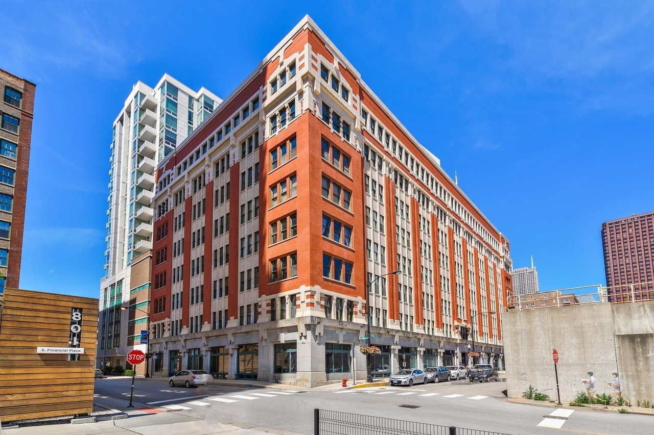 Property Photo: 732 S Financial Place 411 IL 60605