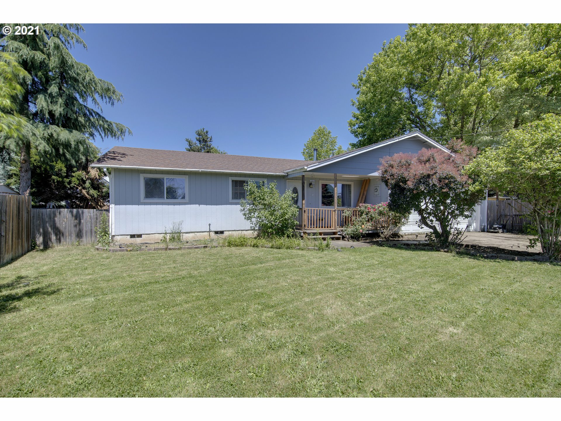 Property Photo: 311 NE Van Ostram St OR 97378