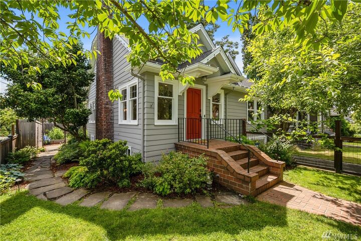 5756 34th Ave NE  Seattle WA 98105 photo