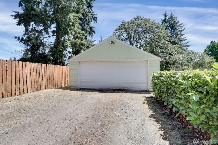 Property Photo: 8917 Whitman Ave SW WA 98499