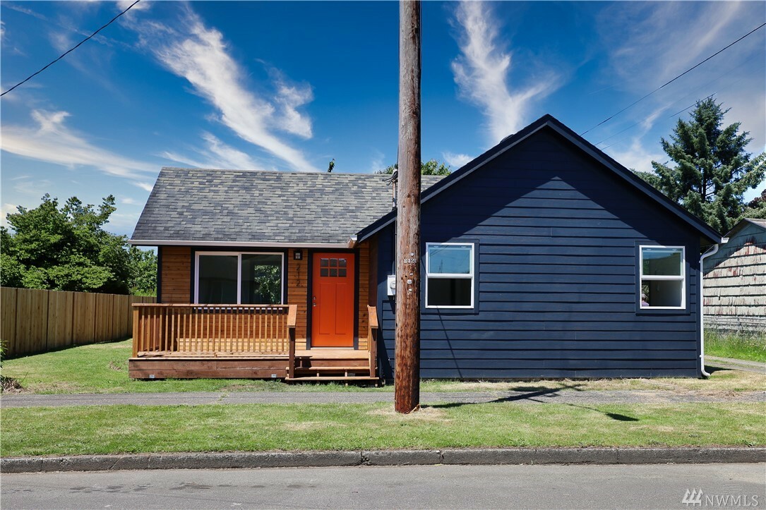 Property Photo:  212 F St  WA 98537 