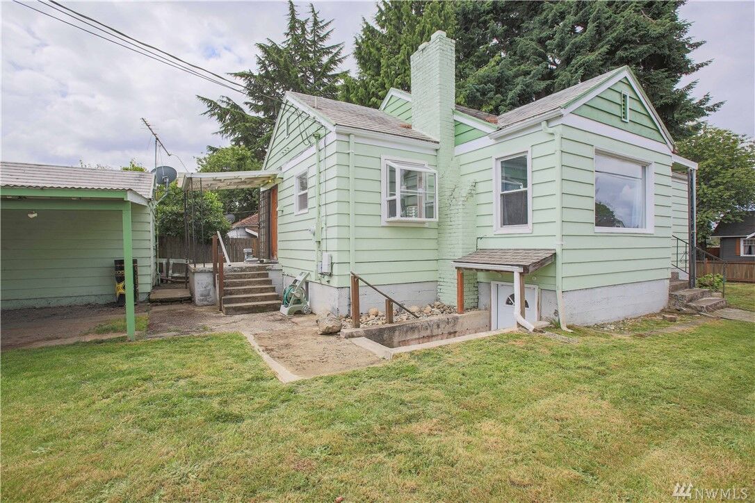 Property Photo: 2716 S 15th St WA 98405