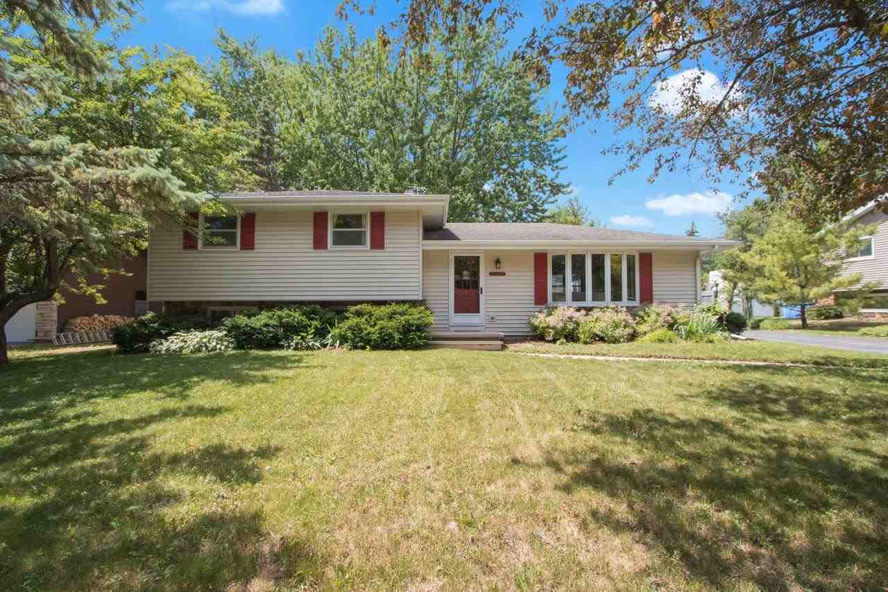 Property Photo:  1214 Stead Drive  WI 54952-2191 