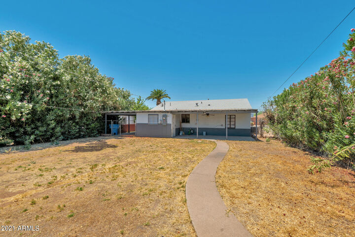 Property Photo: 433 N 41st Place AZ 85008