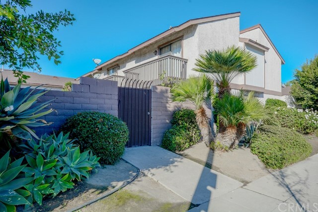 Property Photo:  2221 Santa Fe Avenue 10  CA 90810 