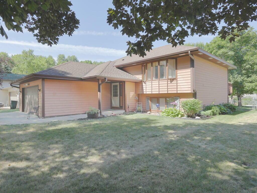Property Photo: 530 Barrett Street S MN 55395