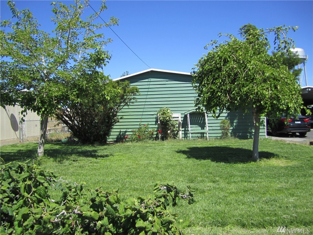 Property Photo:  432 Biggs Dr  WA 98837 