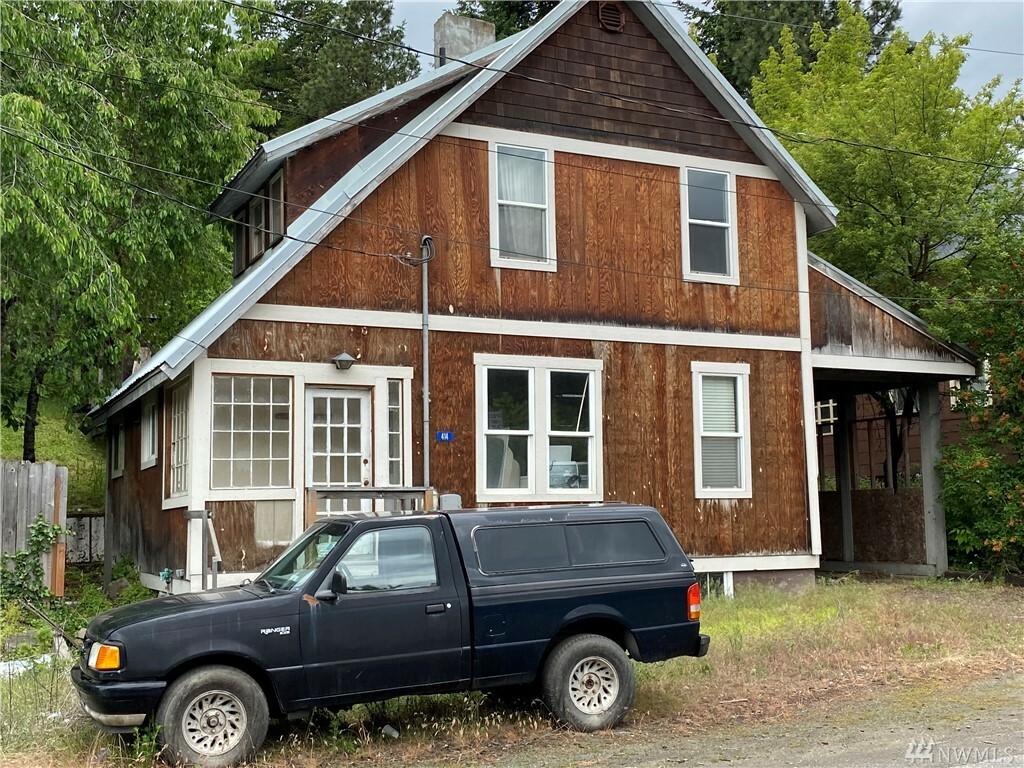 Property Photo:  414 S 1st St  WA 98941 