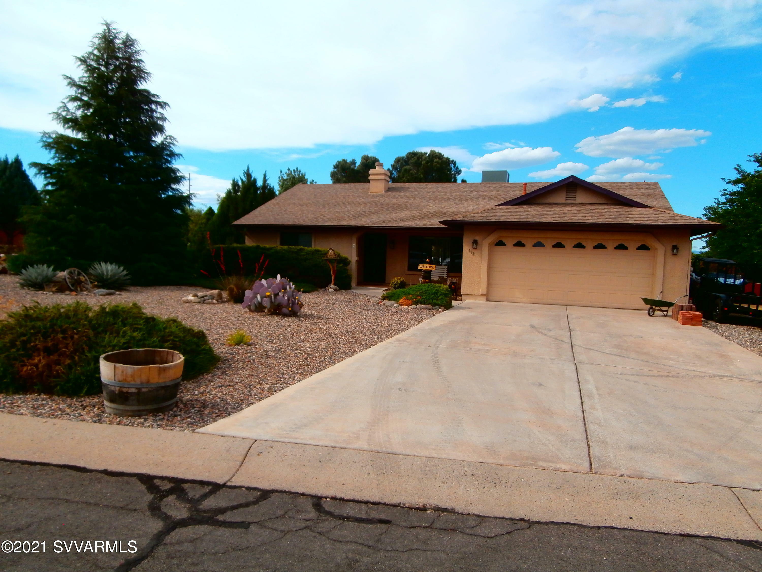 Property Photo:  520 Everett Lane  AZ 86324 