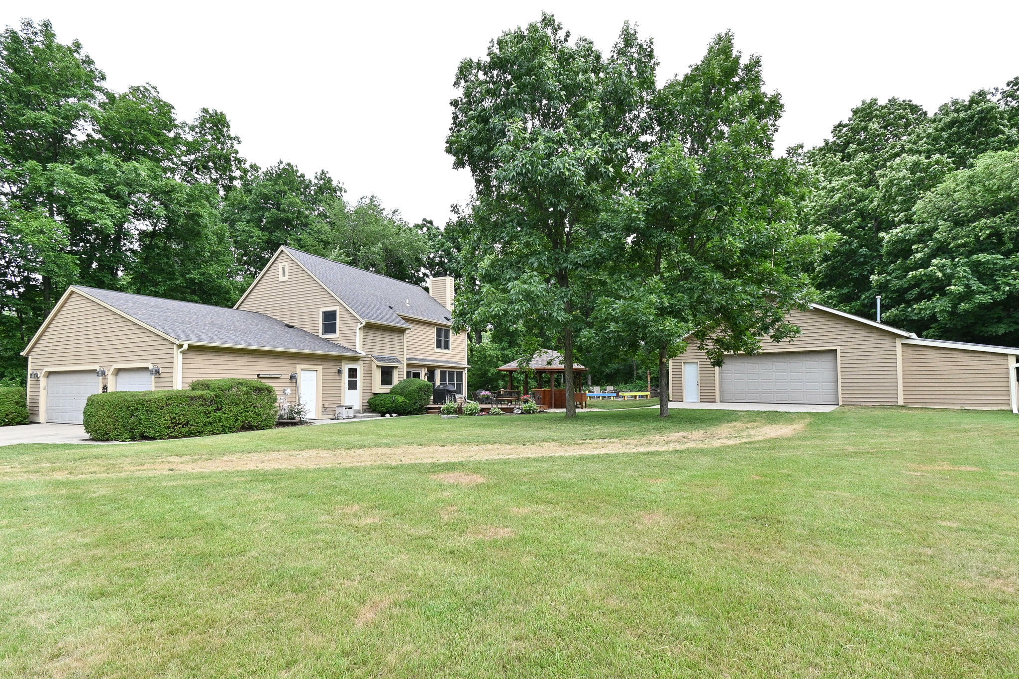 Property Photo:  926 Tara Hill W  WI 53027 