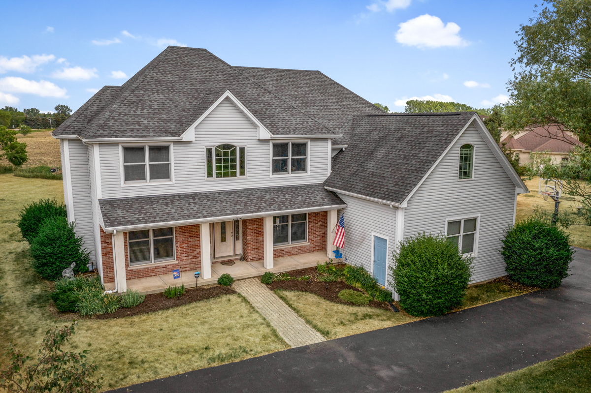 Property Photo: 16116 Peregrine Trail IL 60142