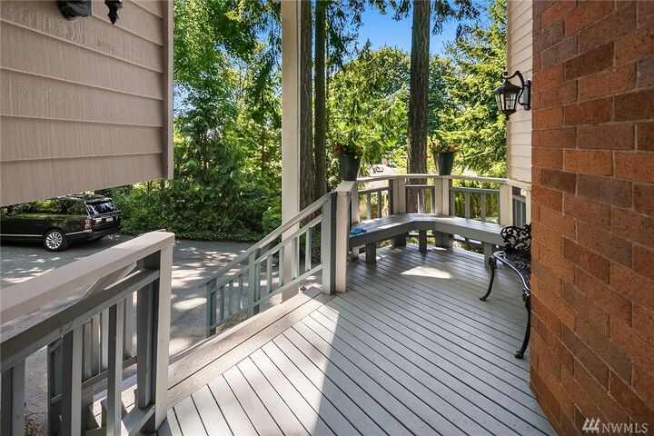 Property Photo: 8475 SE 45th St WA 98040