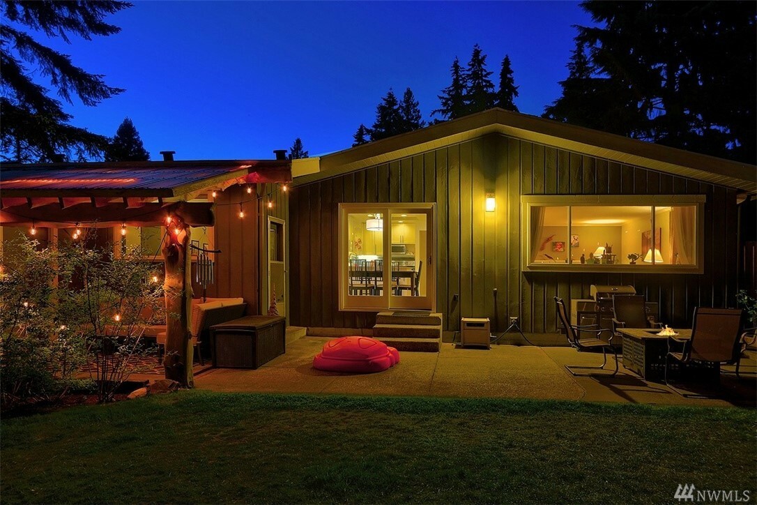 Property Photo:  9820 228th Place SW  WA 98020 