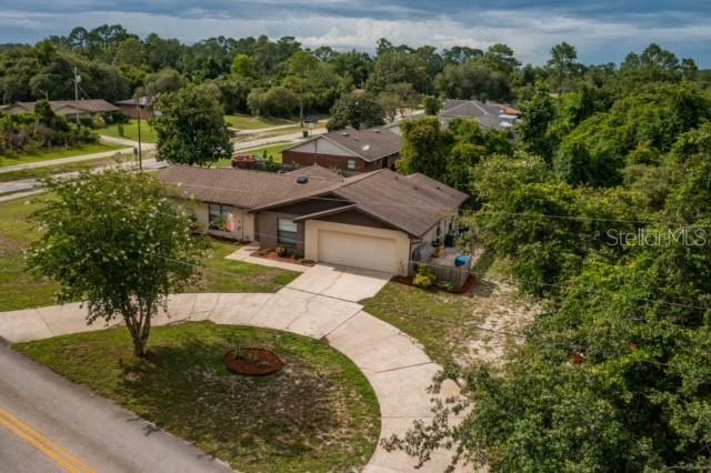 Property Photo:  2402 E Lake Drive  FL 32724 