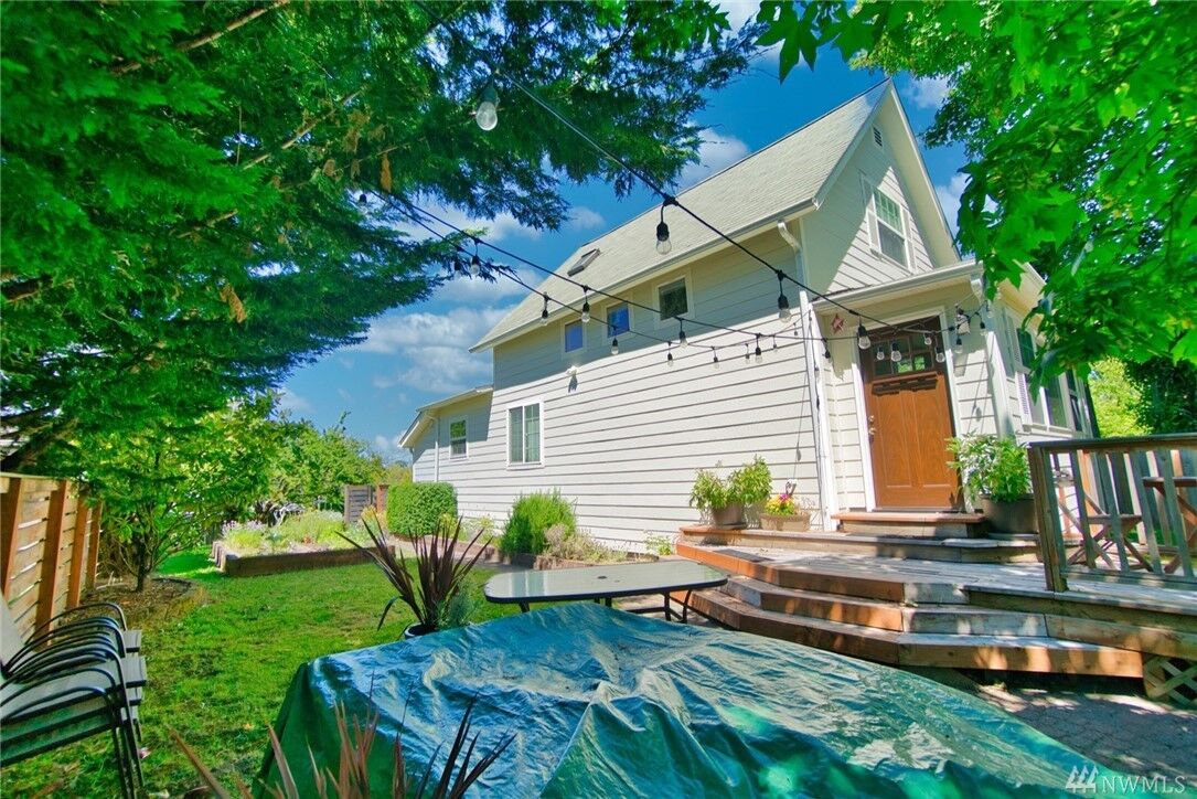 Property Photo:  1010 S Washington St  WA 98405 