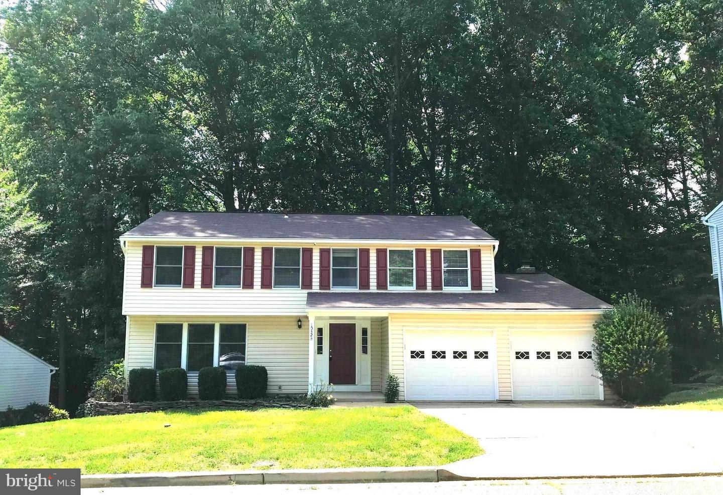 Property Photo: 15328 Edgehill Drive VA 22025