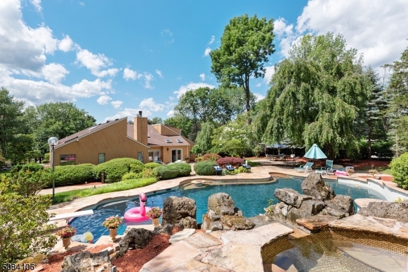 Property Photo: 17 Weiss Dr NJ 07082