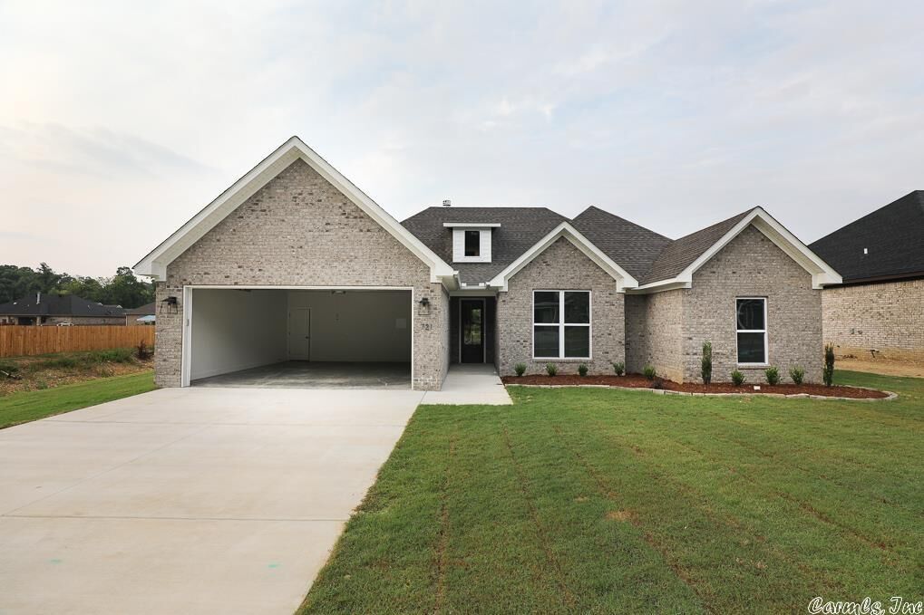 Property Photo: 721 Dawson'S Pointe Avenue AR 72022