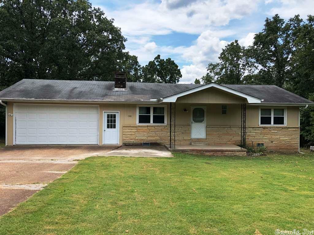 Property Photo: 1301 W Cardinal Drive AR 72512