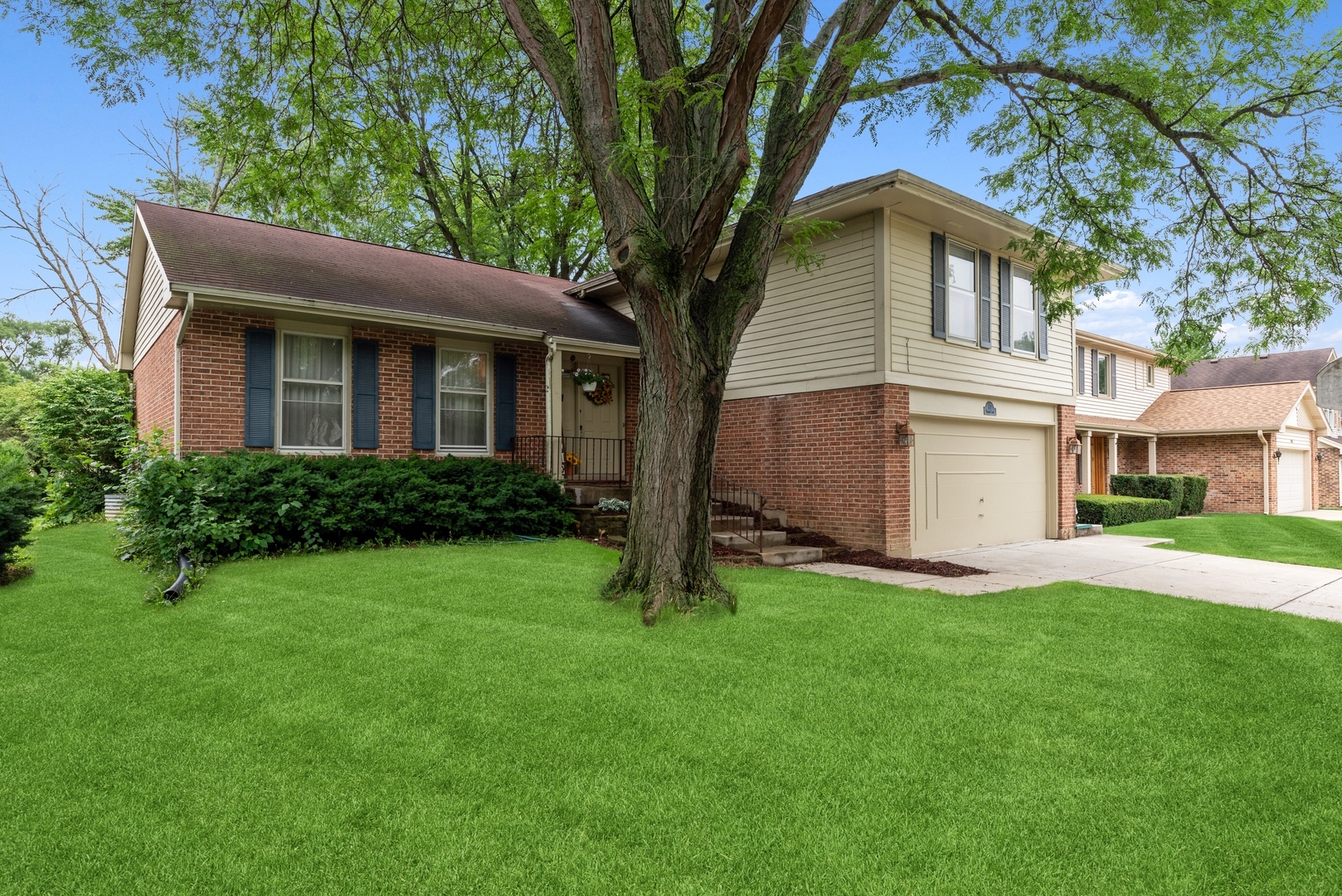 Property Photo:  601 Sycamore Lane  IL 60090 