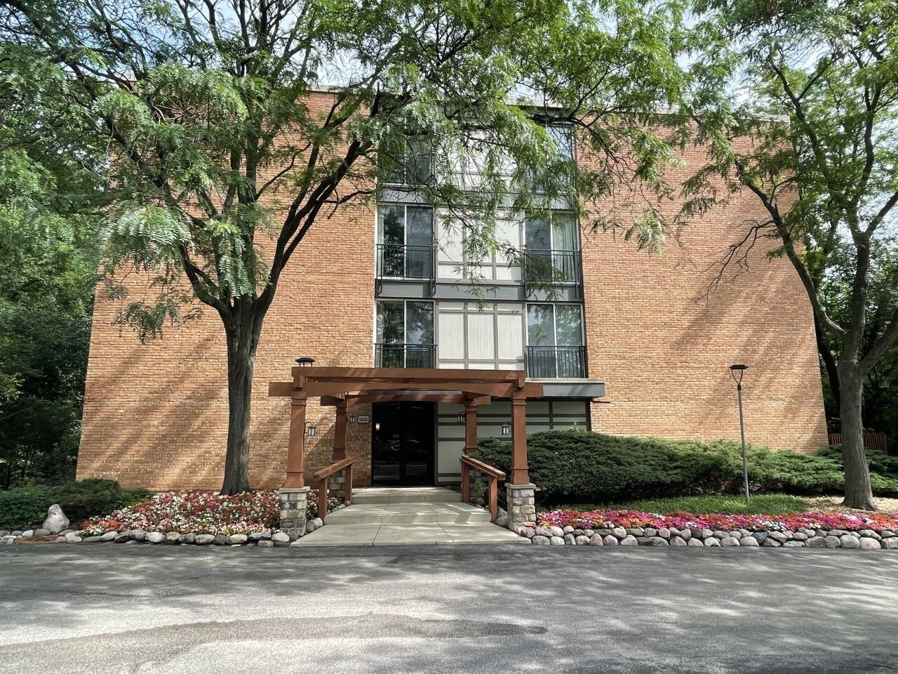 Property Photo: 5830 Oakwood Drive 4E IL 60532