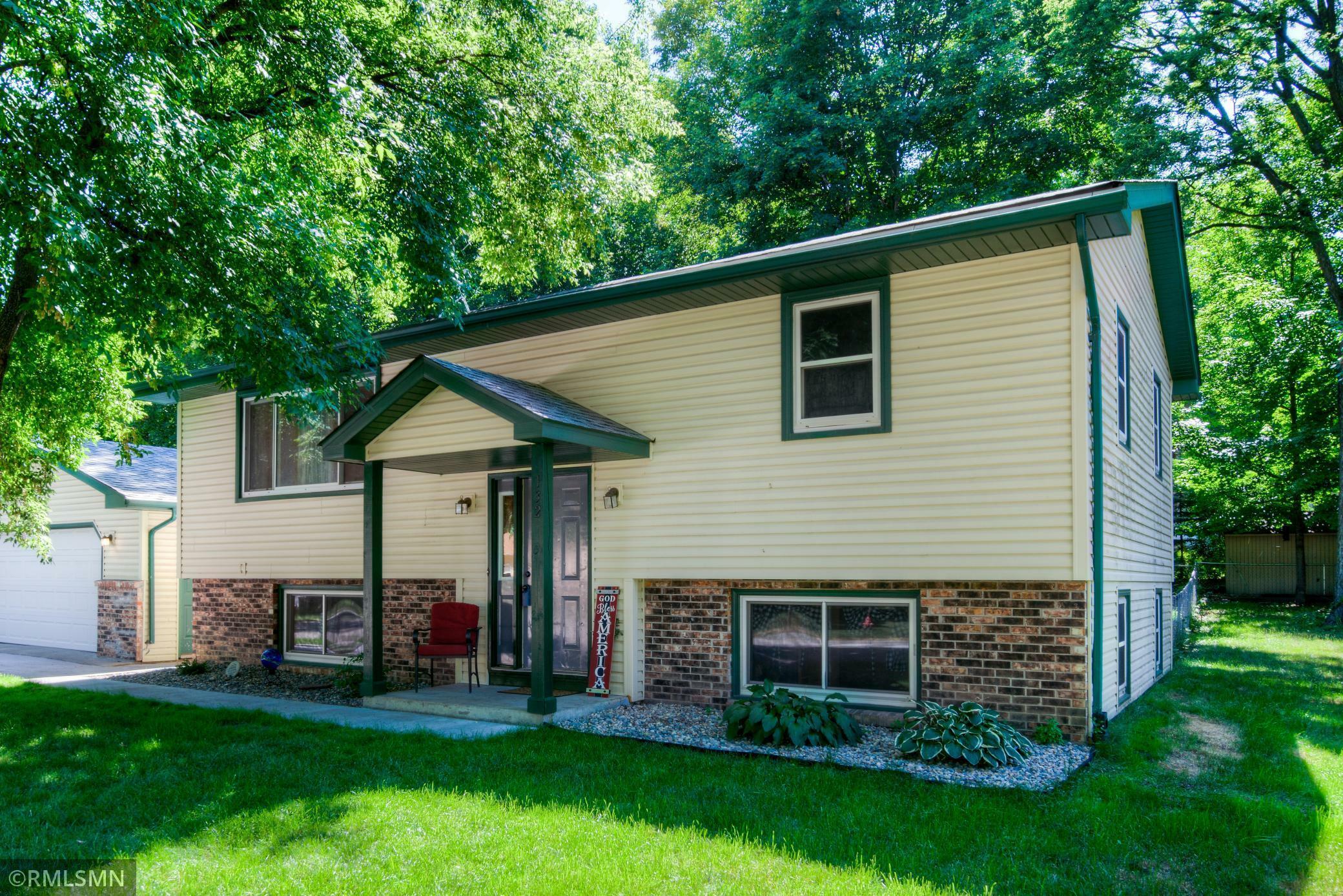 Property Photo:  132 Shadywood Lane  MN 55328 