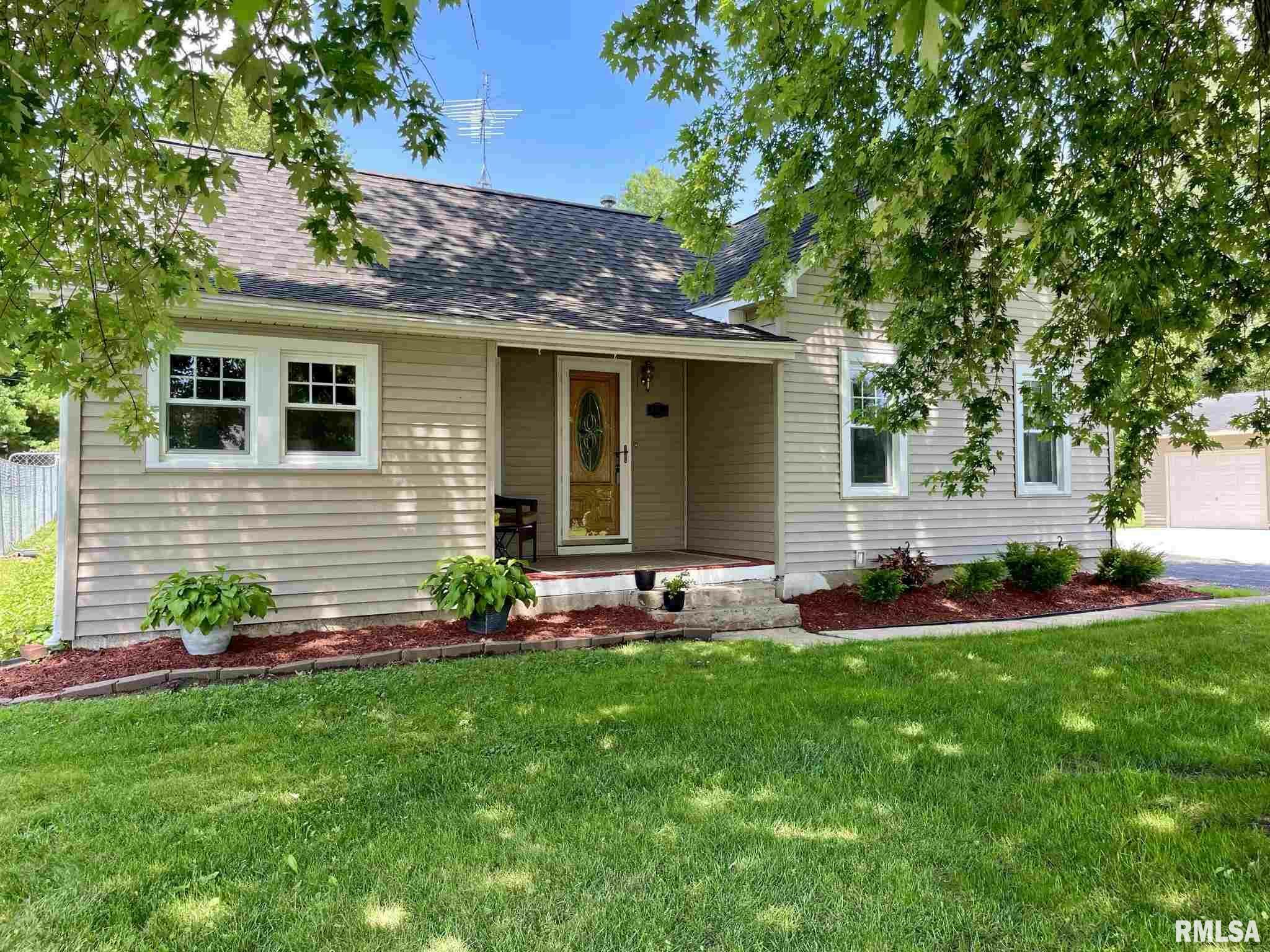 Property Photo:  101 E 1st  IL 61430 