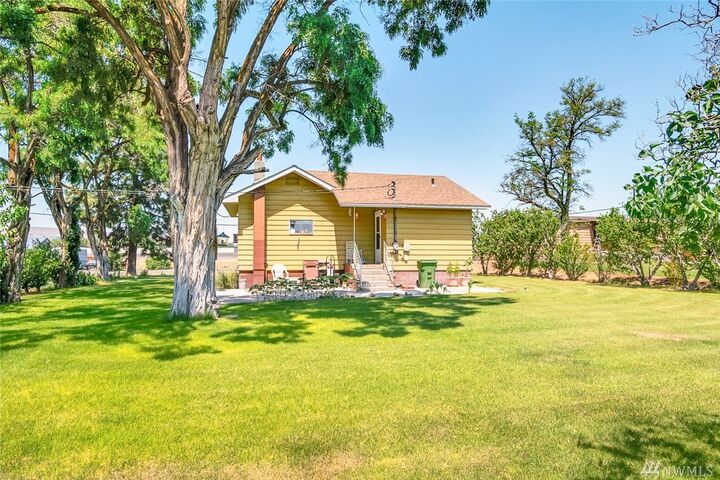 Property Photo:  2883 Road 14.6 NW  WA 98823 