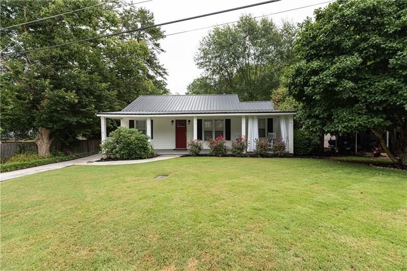 Property Photo: 632 Lawson Street GA 30110