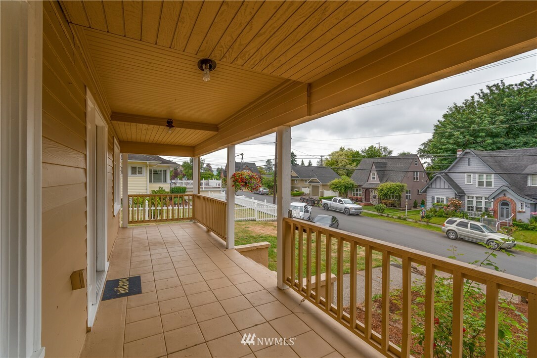 Property Photo:  606 N 3rd Avenue  WA 98626 