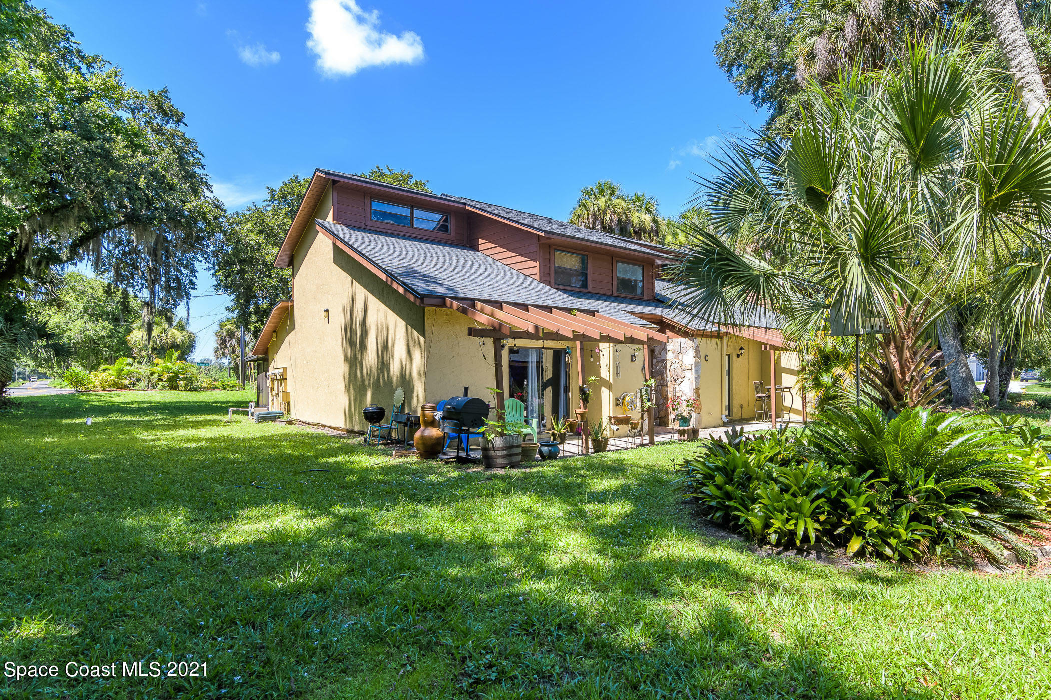 Property Photo:  1100 Gary Hunt Road  FL 32926 