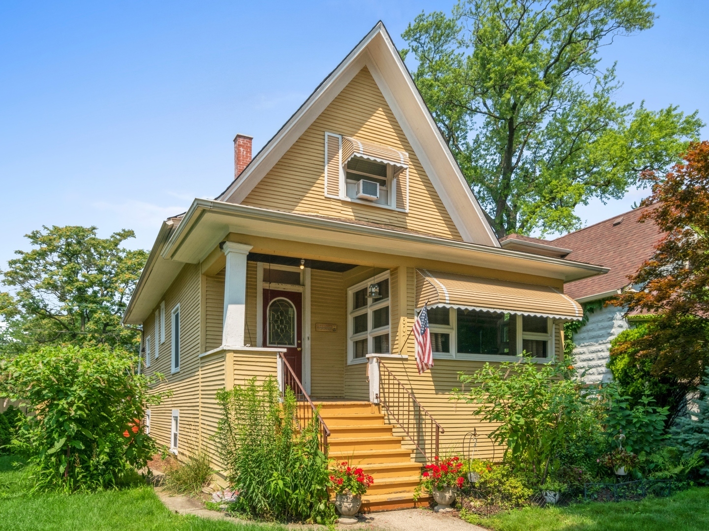 Property Photo: 807 N Lombard Avenue IL 60302