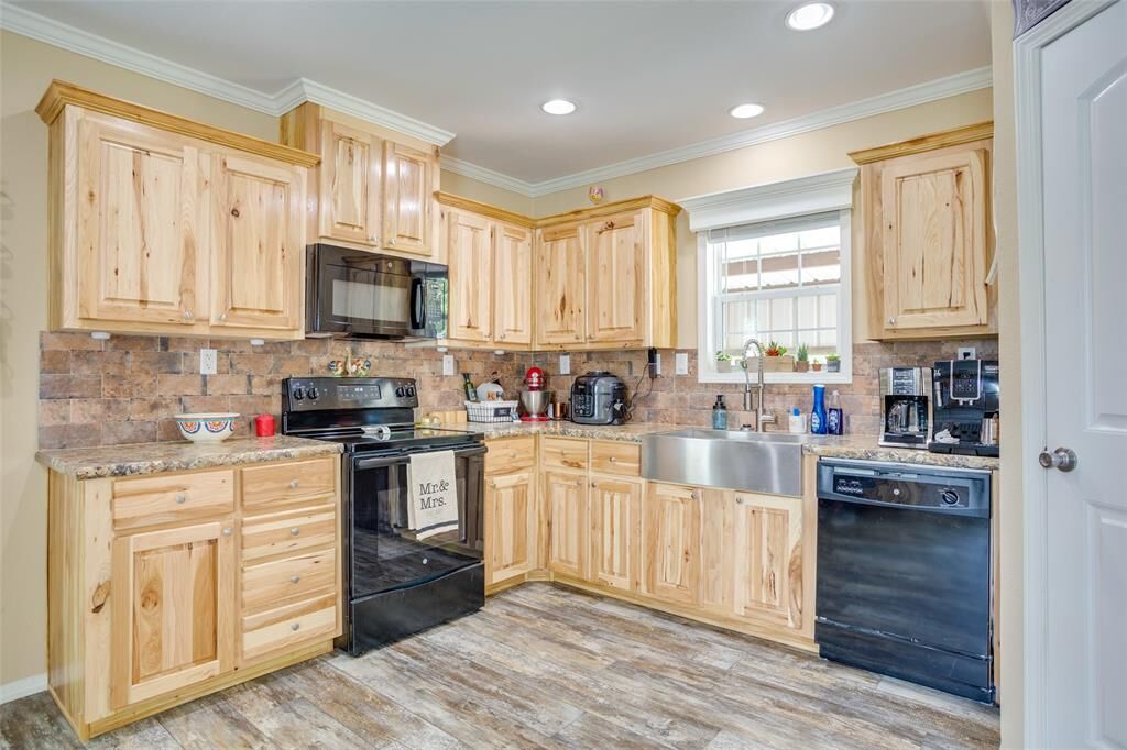 Property Photo:  4621 Thomas Acres Road  TX 76058 