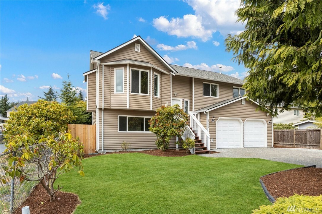 Property Photo:  23232 82nd Place W  WA 98026 