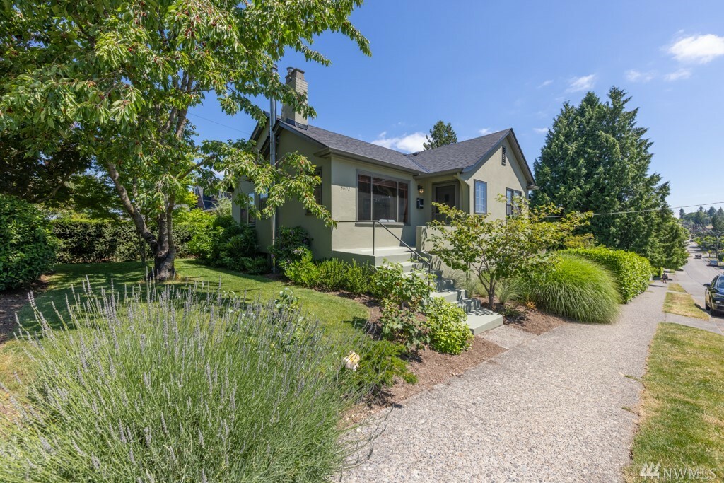 Property Photo:  3602 NE 70th St  WA 98115 