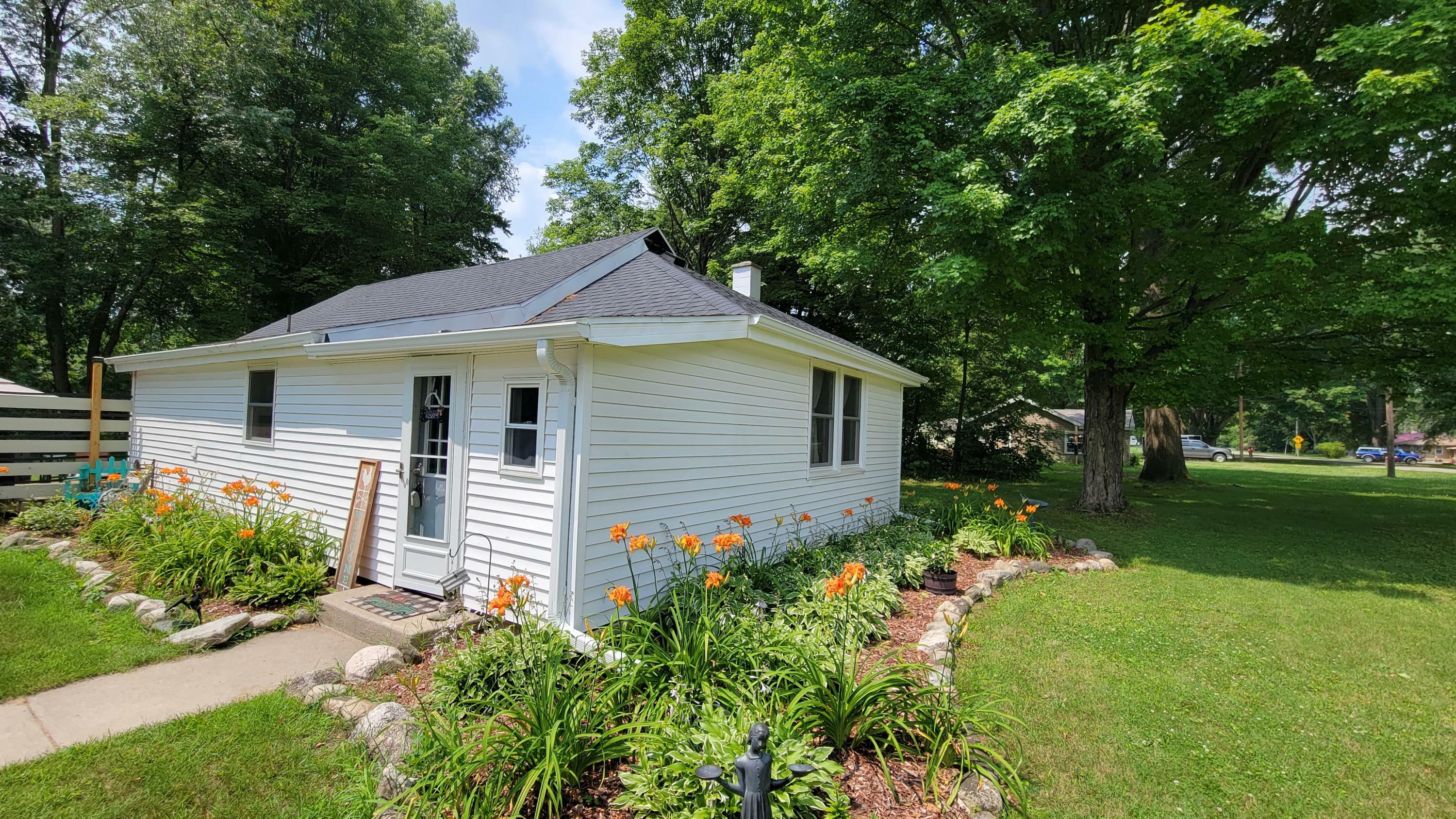 Property Photo:  2684 Huntly Road  MI 49120 