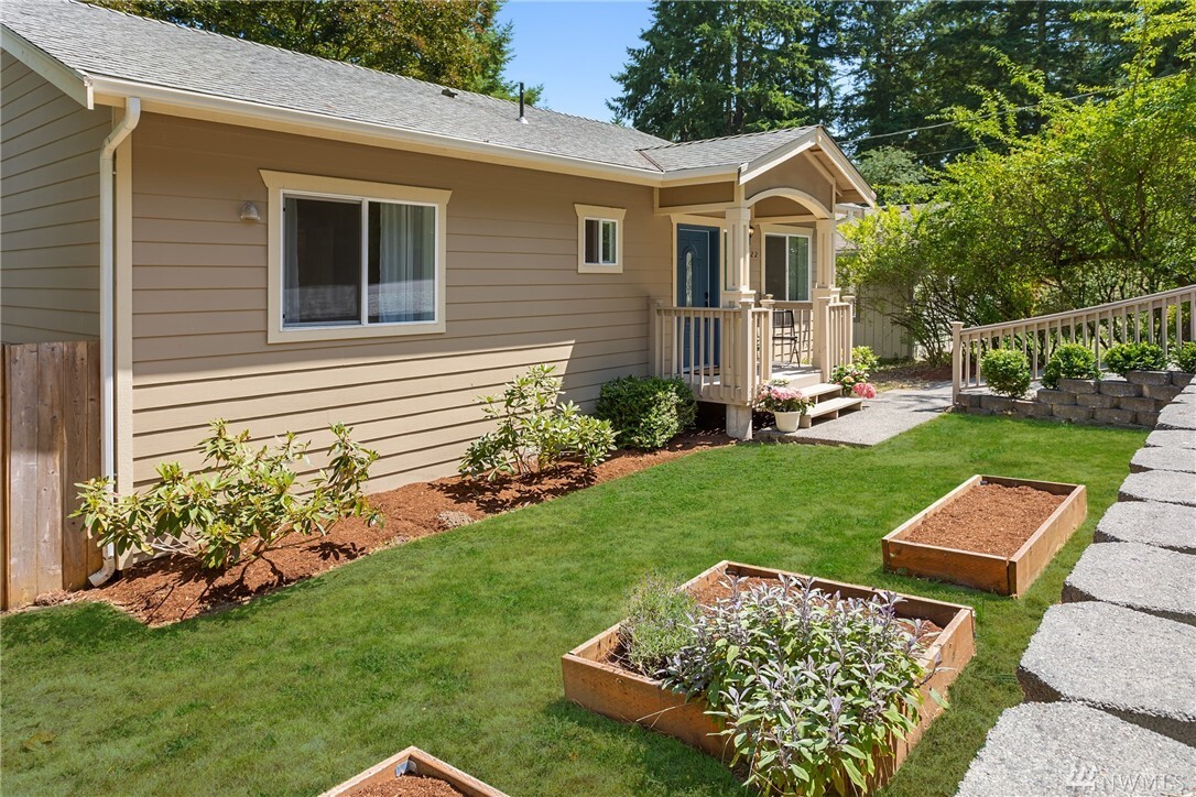 Property Photo: 19222 NE 12th Ave WA 98155
