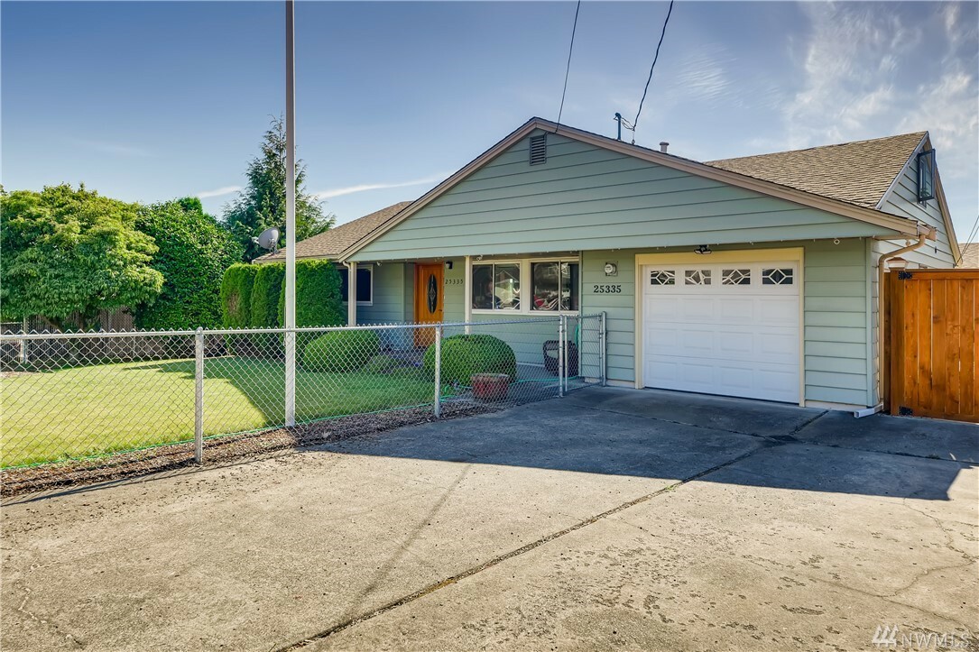 Property Photo:  25335 29th Ave S  WA 98032 