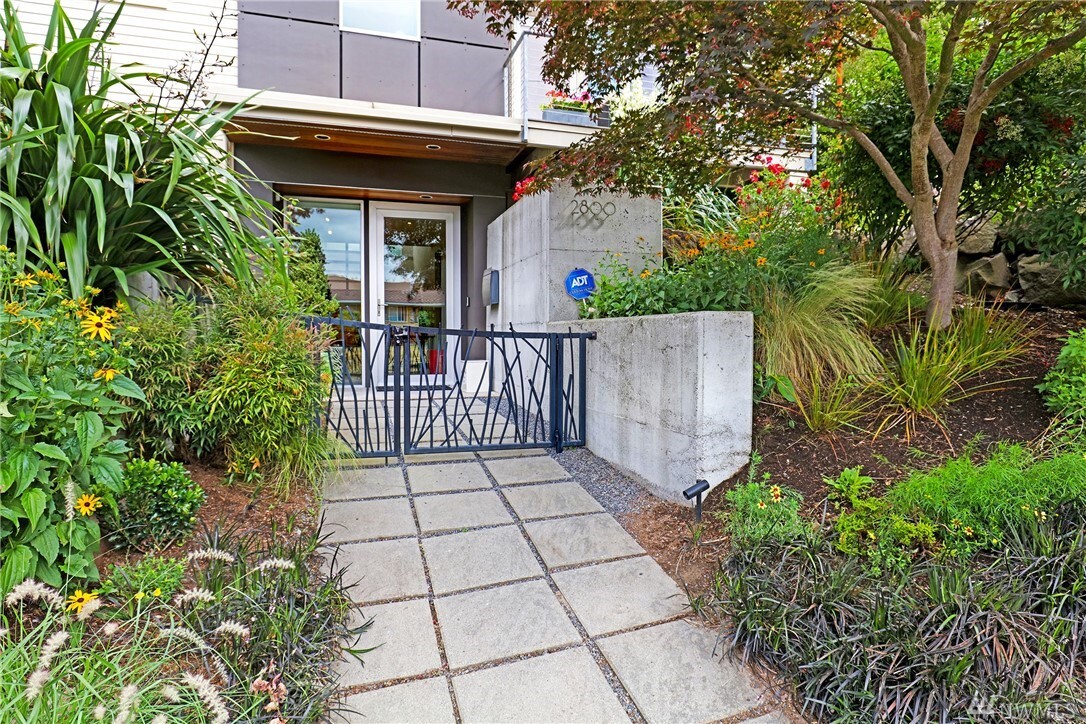 Property Photo: 2800 NE 68th St WA 98115