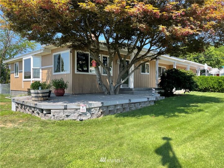 Property Photo: 519 Locust Street WA 98841