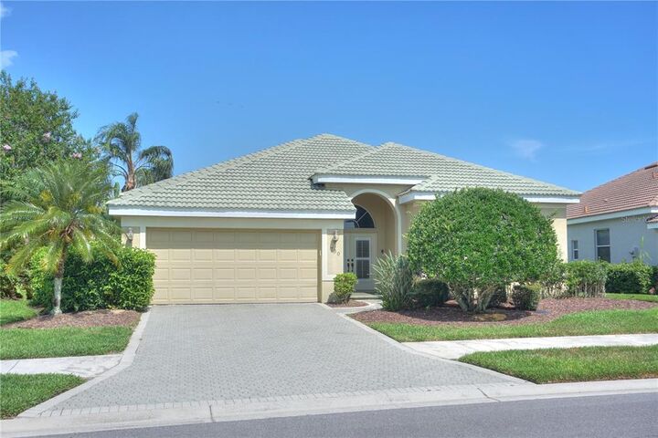 Property Photo: 730 Fordingbridge Way FL 34229