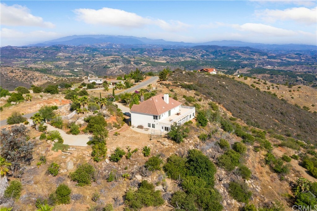 Property Photo: 43389 Via Escalon CA 92590