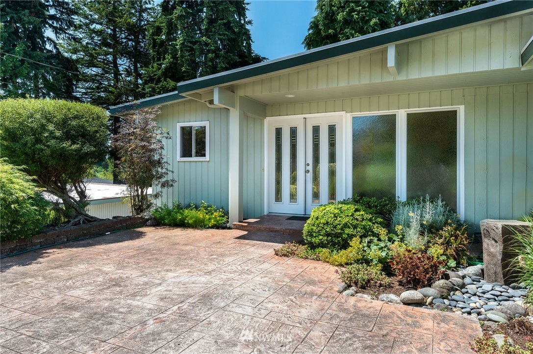 Property Photo:  235 153rd Place SE  WA 98007 