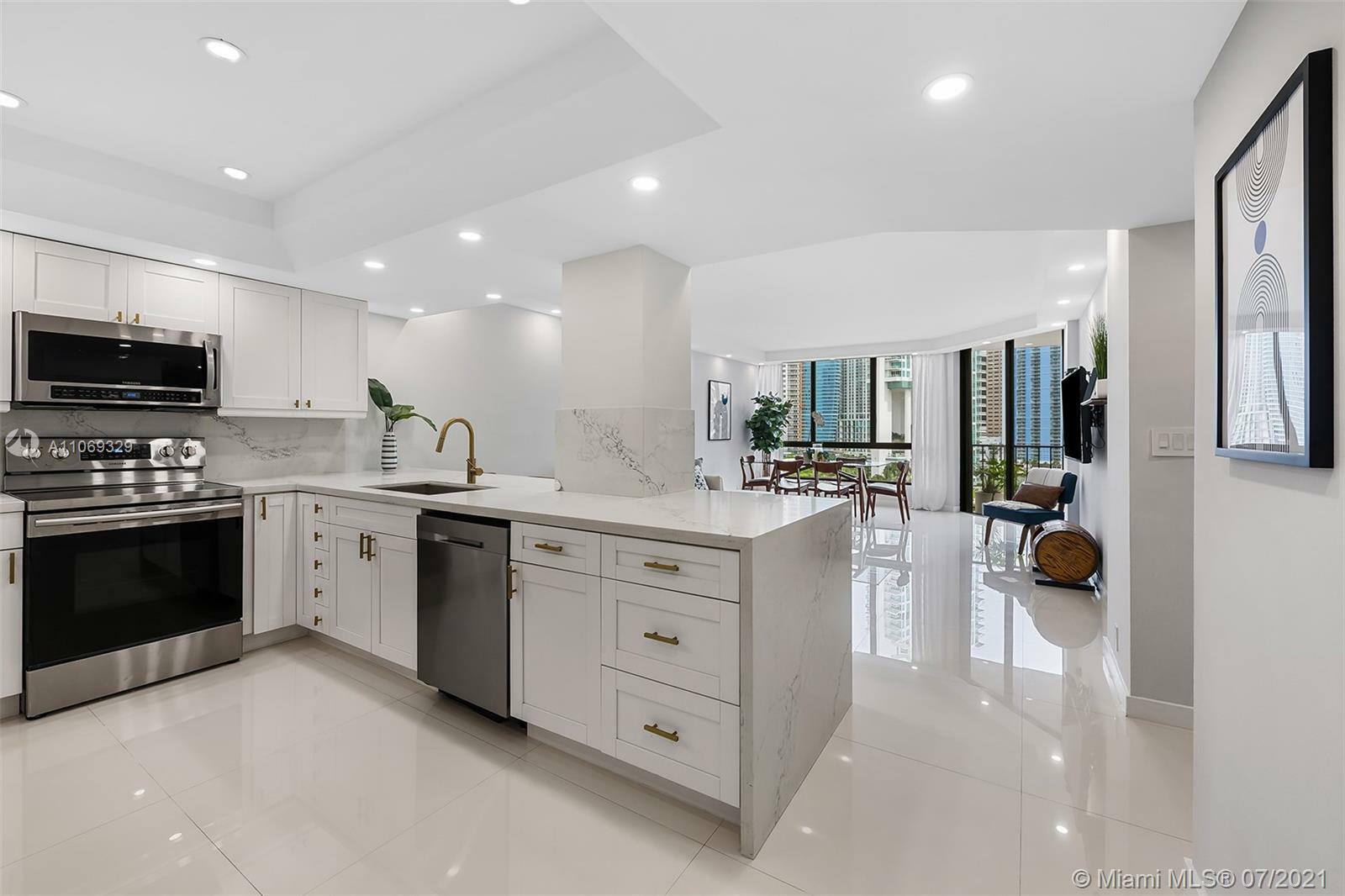 Property Photo:  520 Brickell Key Dr A1110  FL 33131 